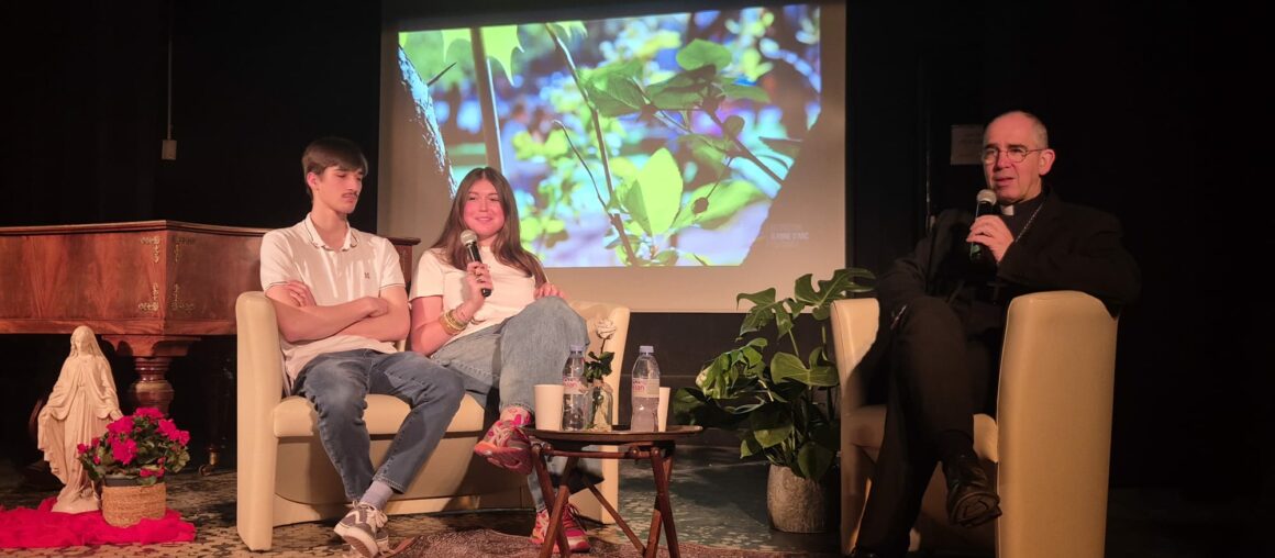 Rencontre des élèves de Terminale avec Monseigneur Rougé