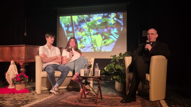 Rencontre des élèves de Terminale avec Monseigneur Rougé